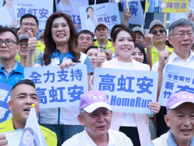 鄭麗文、柯文哲同台挺高虹安，竹北整合卻觸礁？知情人士爆吳旭智拒退內幕，藍白分裂誰得利？